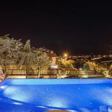 4 Bedroom Luxury 1210 Βίλα