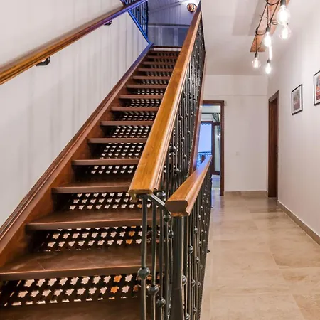 4 Bedroom Luxury 1210 Βίλα